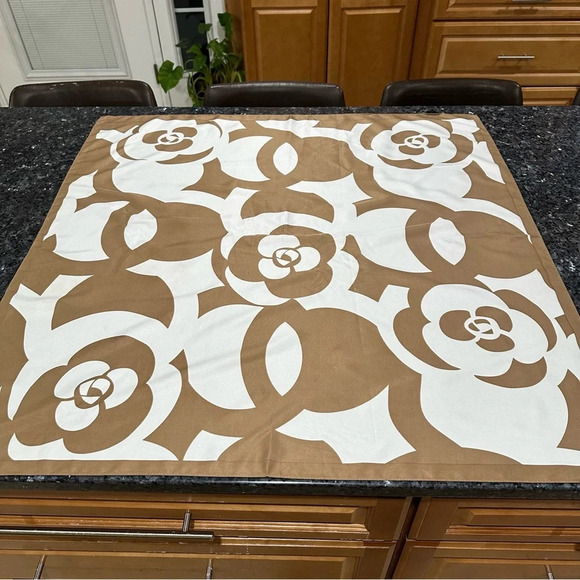 Beautiful print scarf - Picture 2 of 8